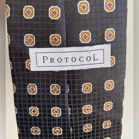 CLEARANCE✨ Vintage 100% Silk Protocol Black Grid Patterned Neck Tie - Picture 4 of 5